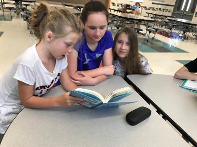 girls of different ages read together